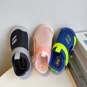 Детски сандали 2022 Модни Нови спортни сандали от окото на материал за момчета, Лека ежедневни обувки със защита на чорап за момичета