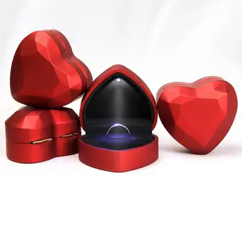 Форма на сърце Led Лампа Притежателя на Пръстена Скоростна Оферта Годежен Пръстен Дисплей Кутия за съхранение на бижута кадифе кутия за пръстени във формата на сърце ковчег за бижута
